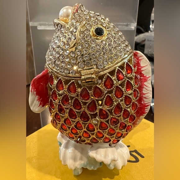 Colorful Fish/Pearl Trinket Holder Gold, White/Blue Enamel, Red/Wht Crystals NIB - Picture 3 of 7